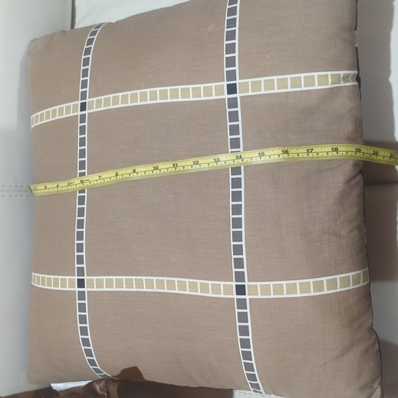 4 Purple and Brown Decorative Pillows - like new - Picture 6 of 8